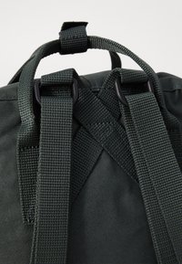Fjällräven KÅNKEN MINI UNISEX - Mochila - forest green