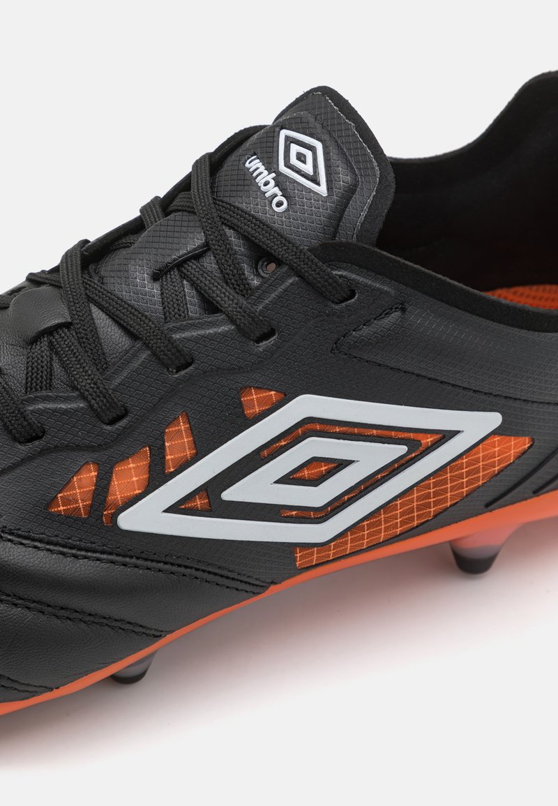 Umbro TOCCO IV PRO FG Scarpe da calcio per terreni duri black
