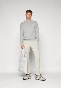 Les Deux BALLIER TRACK PANTS - Treniņtērpa apakšdaļas - light sand