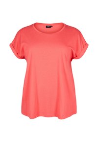 Koraalkleurig t-shirt van zachte stof; heeft een ronde halslijn, opgerolde mouwen en een relaxte pasvorm. Geen patronen of accenten aanwezig.