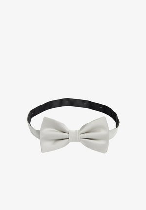 Herttinen teksturoitu solmio, jossa on keskikWi, kiinnitetty mustaan säädettävään bändiin. Sopii virallisiin tilaisuuksiin.