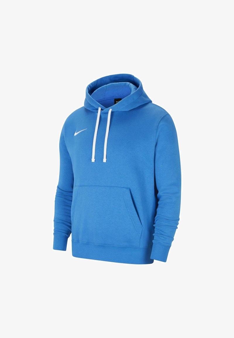 Blauer Baumwoll-Hoodie mit einer Kängurutasche, verstellbaren weißen Kordeln, gerippten Bündchen und einem kleinen weißen Logo auf der Brust.