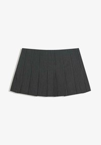 Gonna plissettata nera con sottili righe bianche, design strutturato e texture liscia. Orlo piatto senza chiusure visibili.