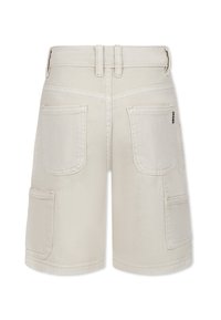 Shorts in denim beige con vita alta, con due tasche posteriori e tasche cargo laterali. Presentano cuciture a vista e un design a gamba dritta.