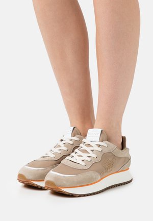 BEVINDA - Joggesko - beige/earth