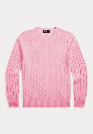 Różowy sweter o splocie warkocza z okrągłym dekoltem, długimi rękawami i prążkowanym wykończeniem, oznaczony Polo by Ralph Lauren.