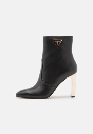 Guess CAITTE - Magassarkú bokacsizmák - black