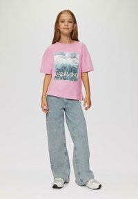 s.Oliver À BASE FENDUE SUR LES CÔTÉS - T-shirt print - rosa