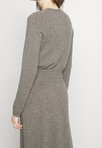 FTC Cashmere Strickjacke - taupe