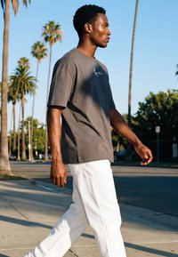 Karl Kani SMALL SIGNATURE ESSENTIAL TEE UNISEX - Navadna majica - anthracite