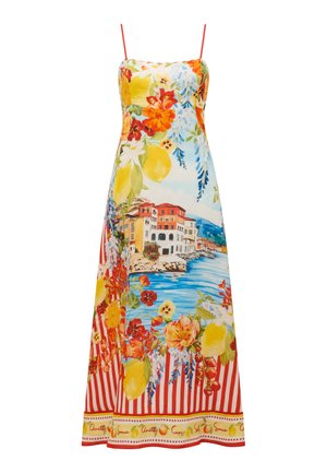Μακρύ φόρεμα χωρίς μανίκια με λεπτές κόκκινες τιράντες, που απεικονίζει πολύχρωμη παραθαλάσσια πόλη, μοτίβο με λεμόνια και λουλούδια, και κόκκινο-άσπρη ριγέ μπορντούρα.