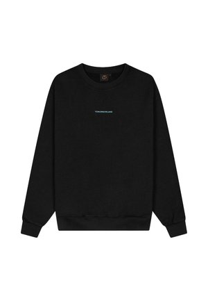Schwarzes Sweatshirt mit Rundhalsausschnitt, langen Ärmeln und kleinem, zentriertem hellblauem Text "TOMORROWLAND" auf der Brust.