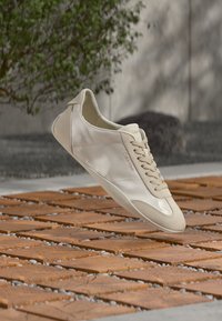Δεν επιλέχθηκε, stony beige/dark ecru