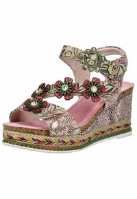 Sandal s klínovým podpatkem s růžovým a zeleným květinovým vzorem, strukturovanými popruhy s hadím potiskem, espadrilkovou podešví a barevnými tkanými detaily.
