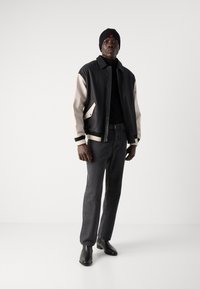 HUGO LIMER - Bomberjacks - black