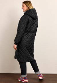 Next MATERNITY LONGLINE QUILTED BOMBER JACKET WITH HOOD - Wintermantel - black