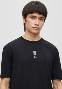HUGO DANDEN - Basic T-shirt - black