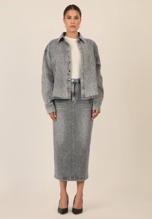 MIT KRISTALLSTEINEN - Hemdbluse - grau