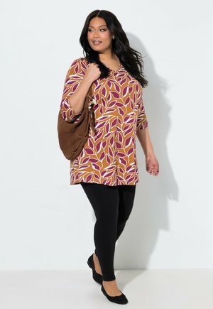 Ulla Popken, AUTUMN LEAF 3/4 SLEEVE V-NECK KNIT TUNIC - Tunikaer - ocher