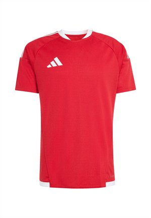 Czerwona sportowa koszulka z krótkim rękawem, białym kołnierzykiem, białym logo Adidas na piersi oraz białymi detalami na ramionach i dole.