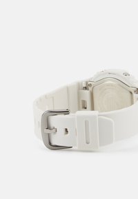 G-SHOCK P2100 - Ura - white