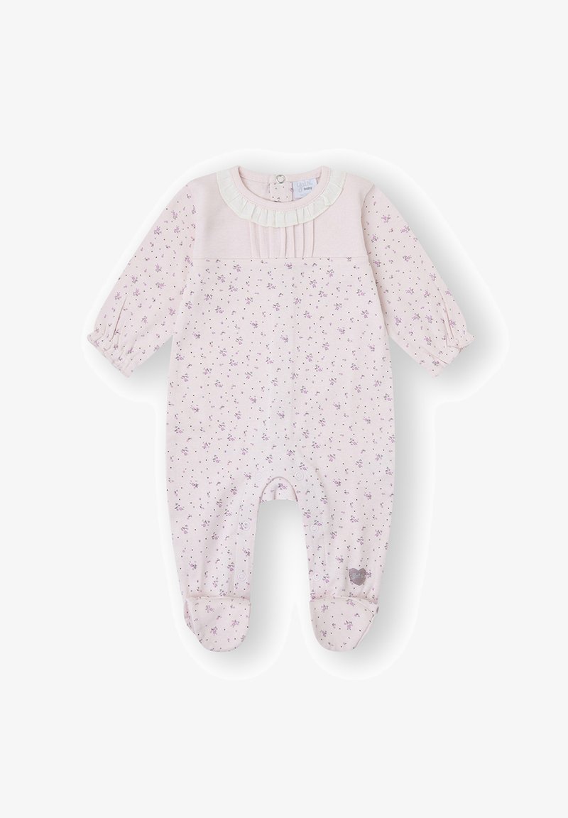 Pijama rosa de manga larga para bebé con pequeño estampado floral, detalle de cuello con volantes, botones a presión en las piernas y cubre pies.