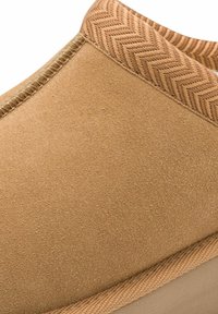s.Oliver Lahtised kingad - cognac