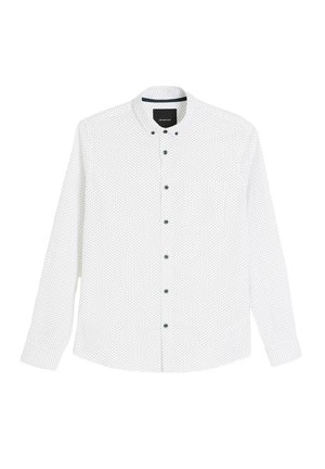 Biała koszula na długi rękaw, zapinana na guziki, z małymi czarnymi grochami i standardowym kołnierzem, rozłożona płasko na białym tle.