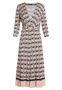 Šaty s dlouhým rukávem a výstřhem do V, které mají geometrický vzor v černé, béžové a růžové barvě. Rozšířená sukně s kontrastním lemem.