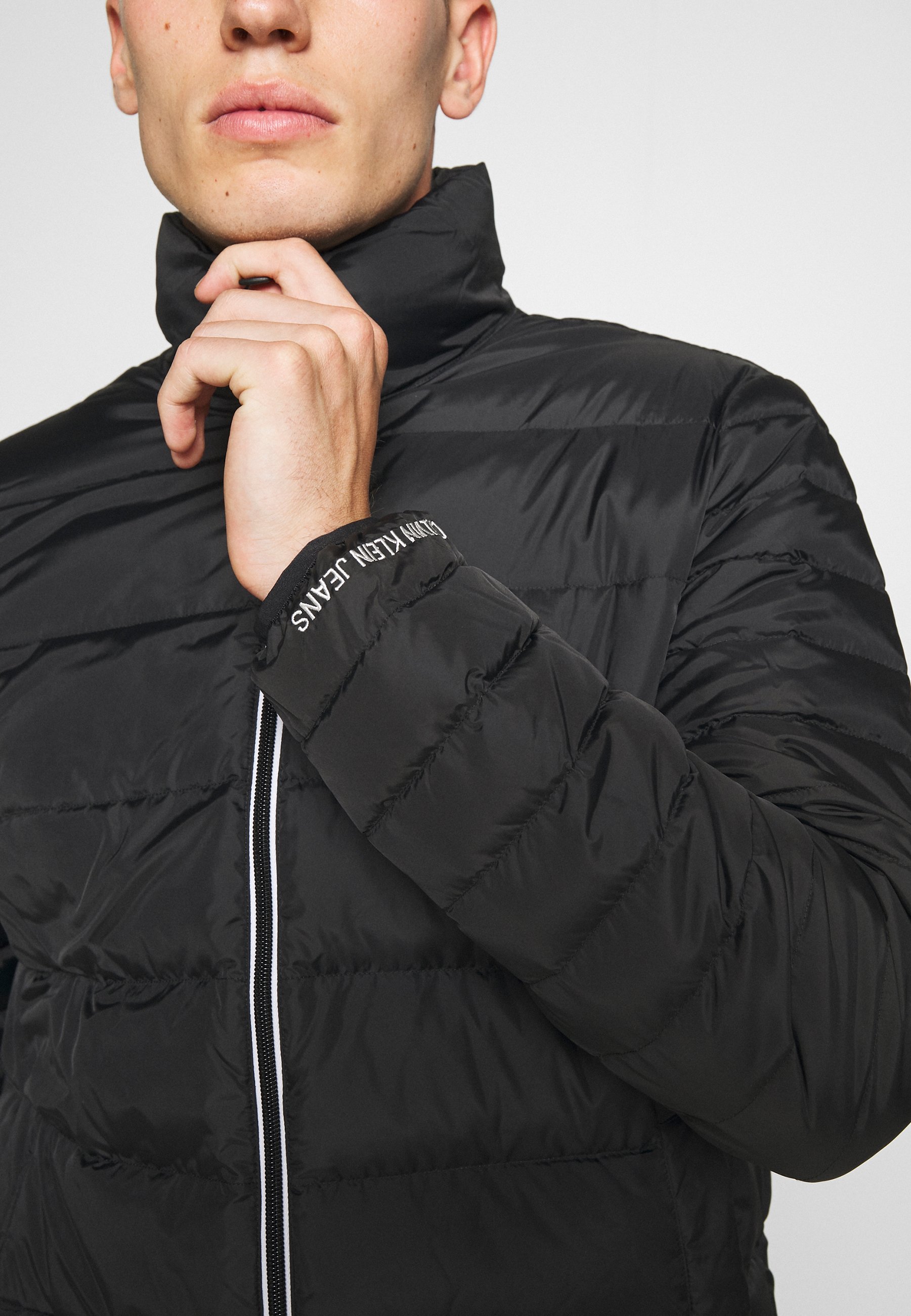 LIGHT JACKET Gewatteerde jas black LIGHT JACKET Gewatteerde jas black