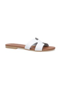 Weiße Slippers mit drei Ausschnitten, braun strukturiertem Fußbett und einer flachen, hellbeigen Sohle. Minimalistisches Design mit modernem Look.