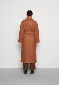 Anna Field Mantel - camel