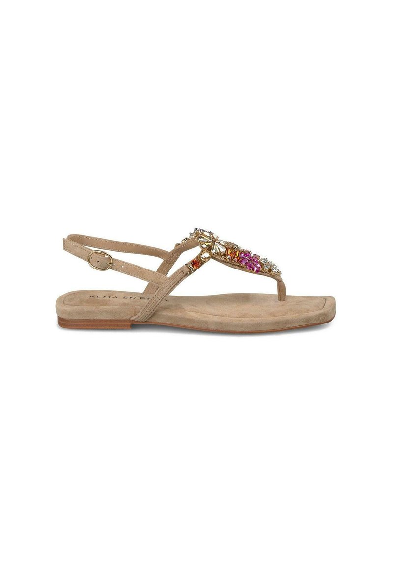 Sandalo piatto in suede color talpa, con design a T-straps e decorazioni floreali in vari colori. Presente una fascetta regolabile alla caviglia.