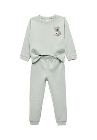 Lys grøn quiltet sweatshirt og bukser sæt med en koala grafik på toppen og elastisk talje for komfort. Blød stofstruktur.