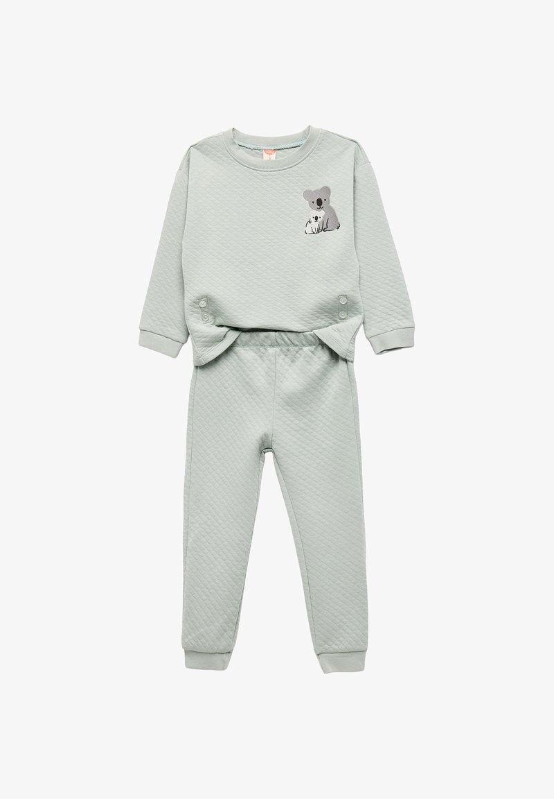 Lichtgroen gewatteerd sweatshirt en broekset, met een koala-afbeelding op de bovenkant en een elastische tailleband voor comfort. Zachte stoftextuur.