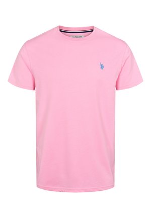 Rosa bomulls T-skjorte med korte ermer, med rund hals og en liten blå brodert logo på venstre bryst. Jevn tekstur.