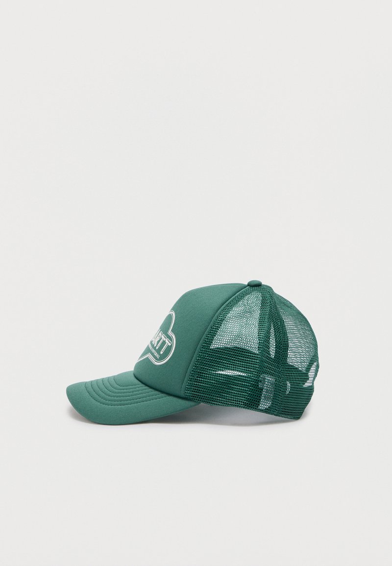 Casquette de camionneur en maille verte avec panneau avant uni et visière incurvée, arborant un logo blanc en forme de nuage sur le devant.