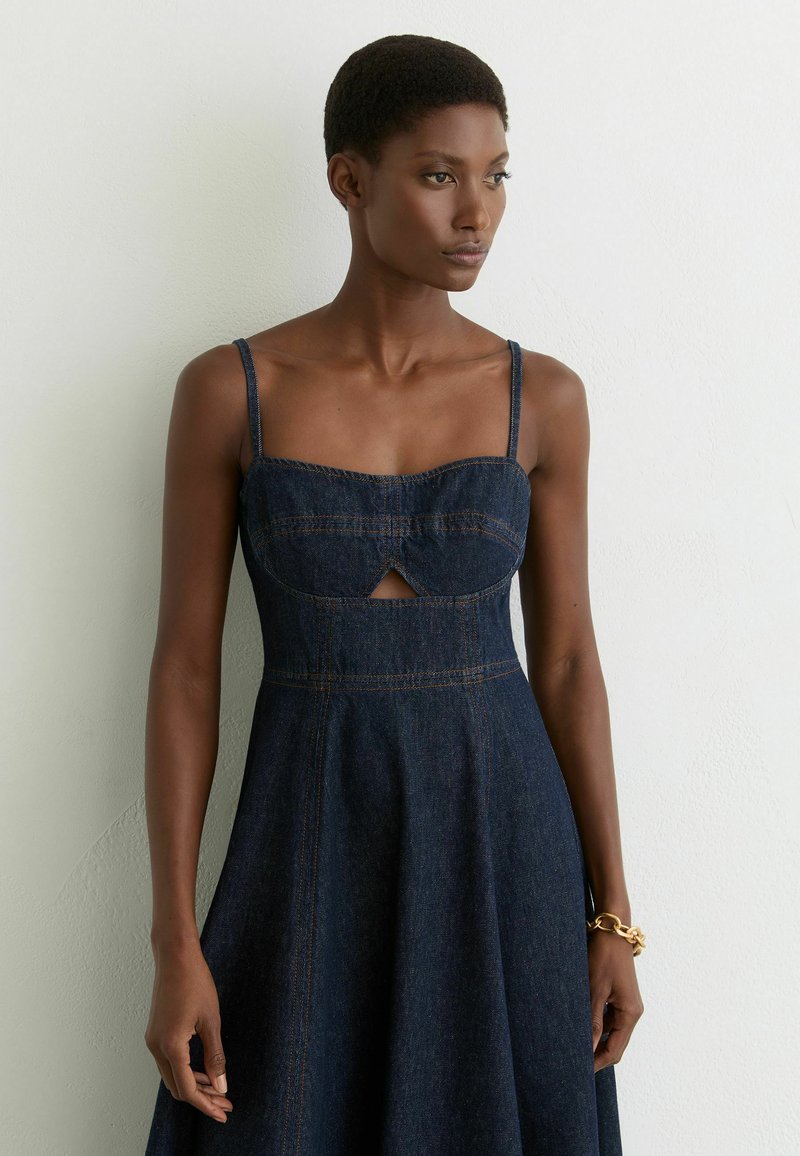 are reiss dresses small fitting Reiss Contrast-Collar Knitted Mini Dress in Black/Ivory