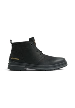 Bottines noires avec une finition en cuir lisse, semelle en caoutchouc à motif, et surpiqûres en or sur le côté. Comprend un ourlet en tissu et un laçage.