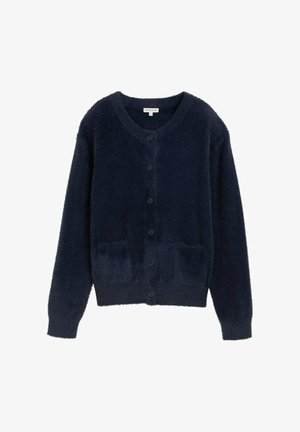 Tengerész kék, bolyhos kardigán puha anyagból, kerek nyakkivágással, elülső gombokkal és két zsebfedéllel.