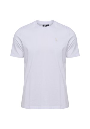 Vit bomull t-shirt med kort ärm, rundad halsringning och en liten guldig chevron-logotyp på vänster bröstområde. Mjuk textur, standard passform.