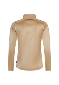 Langsleeve overhemd van een gladde, gouden stof met een hoge kraag, die een slim fit heeft en subtiele glans, zonder patronen of accenten.