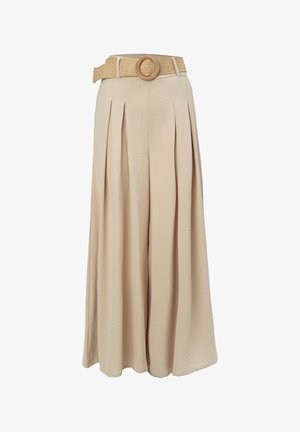 Beige, weit geschnittene Hose mit Falten, strukturiertem Stoff und einem gewebten Gürtel mit rundem Schnalle. Weicher Fall und entspannte Passform.