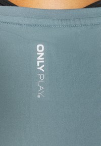 ONLY Play ONPAUBREE LIFE BAT - T-shirt desportiva - goblin blue