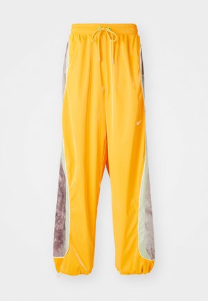 Nike Sportswear TRACK PANT UNISEX - Tréningruha alsók - sundial/taupe grey/olive aura/green