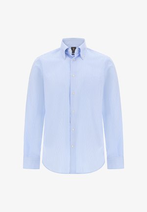 Camicia a maniche lunghe a righe in cotone azzurro chiaro e bianco. Presenta un colletto con bottoni, chiusura frontale con bottoni e una tasca singola sul petto.