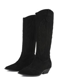Crne suede čizme do koljena s oštrim nosom, s izrezima u obliku lišća i složenim potpeticama, obrubljena šavovima koji naglašavaju dizajn.