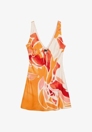 Abito senza maniche con scollo a V, motivo floreale astratto nei toni dell'arancione, rosso e rosa, con un piccolo nodo frontale su sfondo bianco.