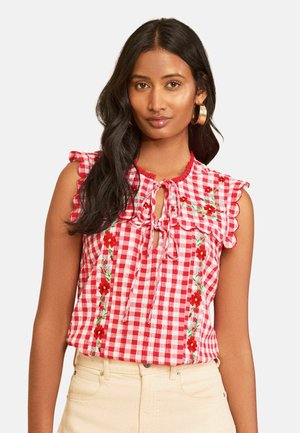 Love & Roses, PETITE FIT - EMBROIDERED BIB SLEEVELESS BLOUSE - Bluse - red gingham