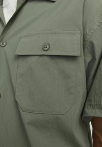 Jack & Jones RELAXED FIT - Hemd - agave green